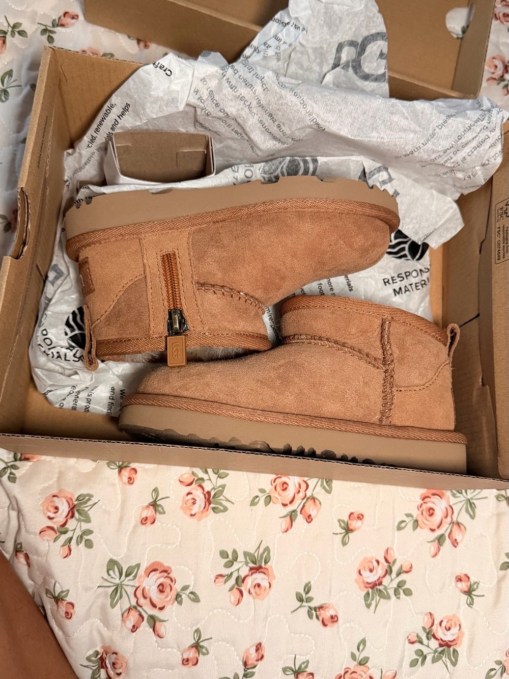 UGG Chestnut Suede Zip Kids Boots